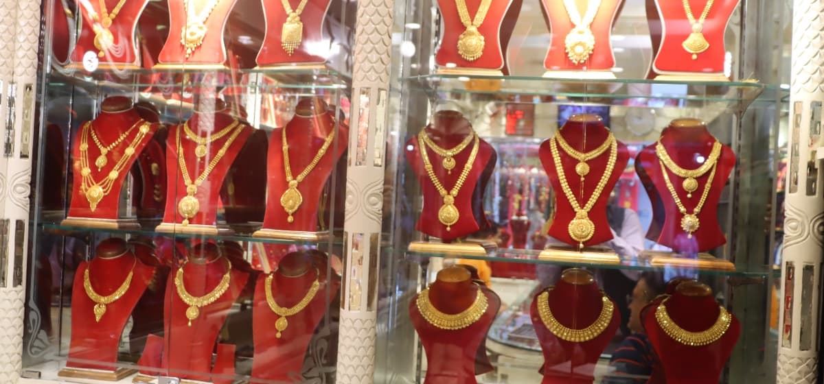 The price of gold increased by Rs 7,600, silver also became expensive